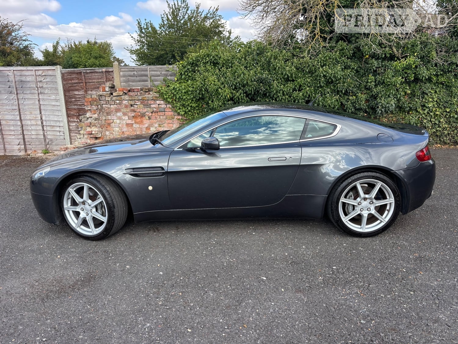 [ berth ]Aston Martin Vantage
