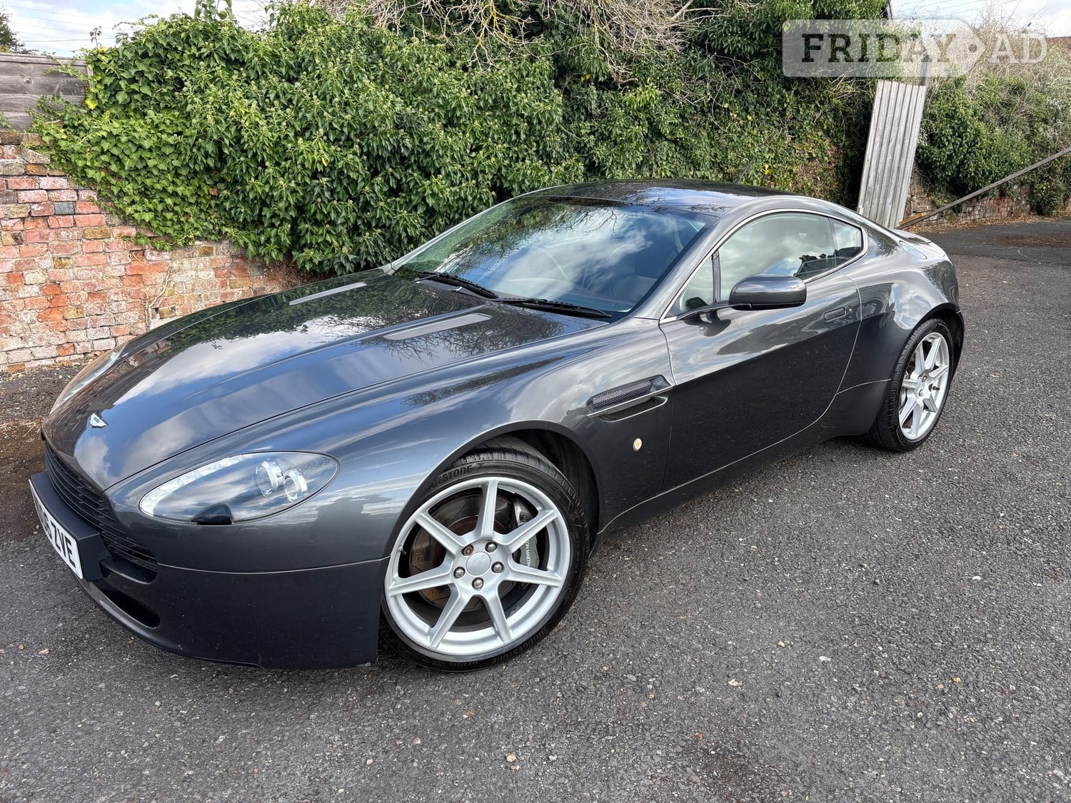Aston Martin Vantage 2006 - Cars in Longfield