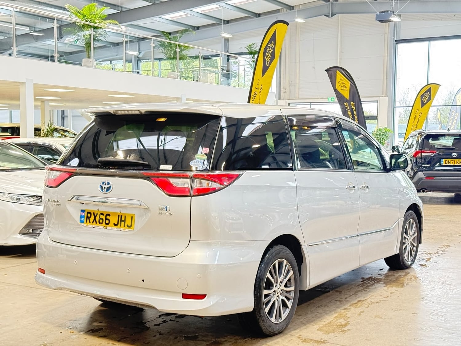 [ berth ]Toyota Estima