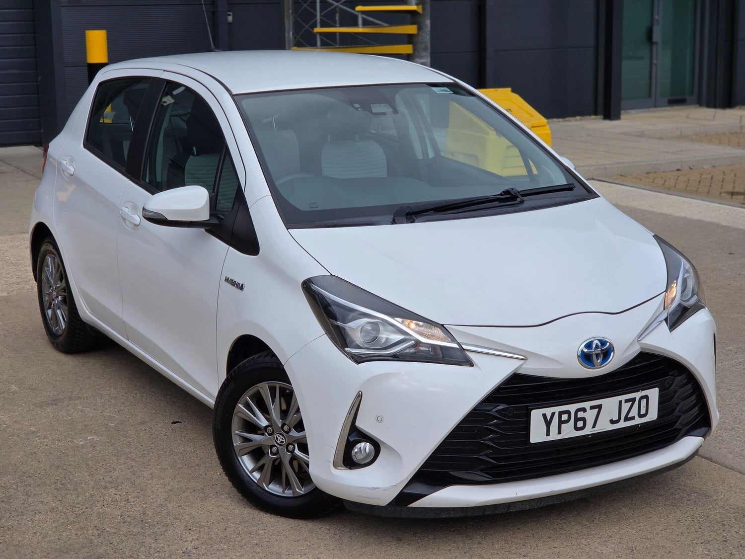 Toyota Yaris 2017 - Cars
