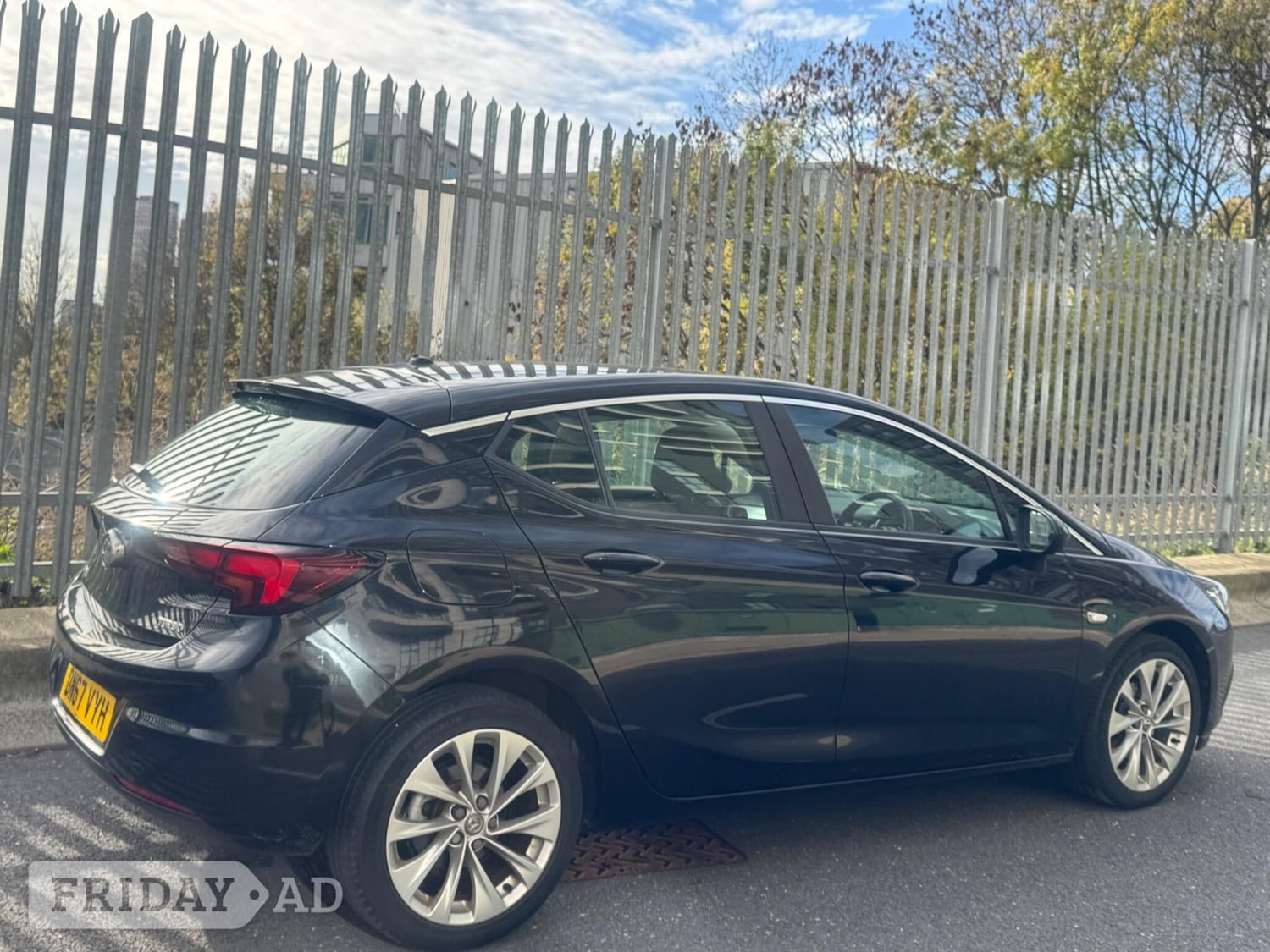 Vauxhall Astra 2017 - Cars in Willesden
