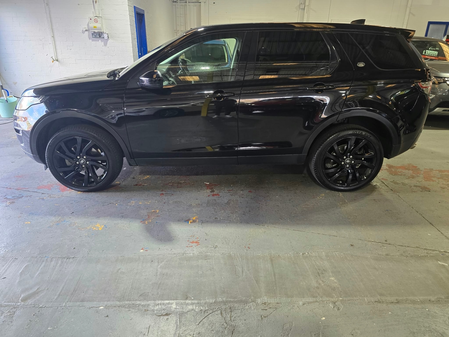 Land Rover Discovery Sport 2018 - Cars in Pontypridd