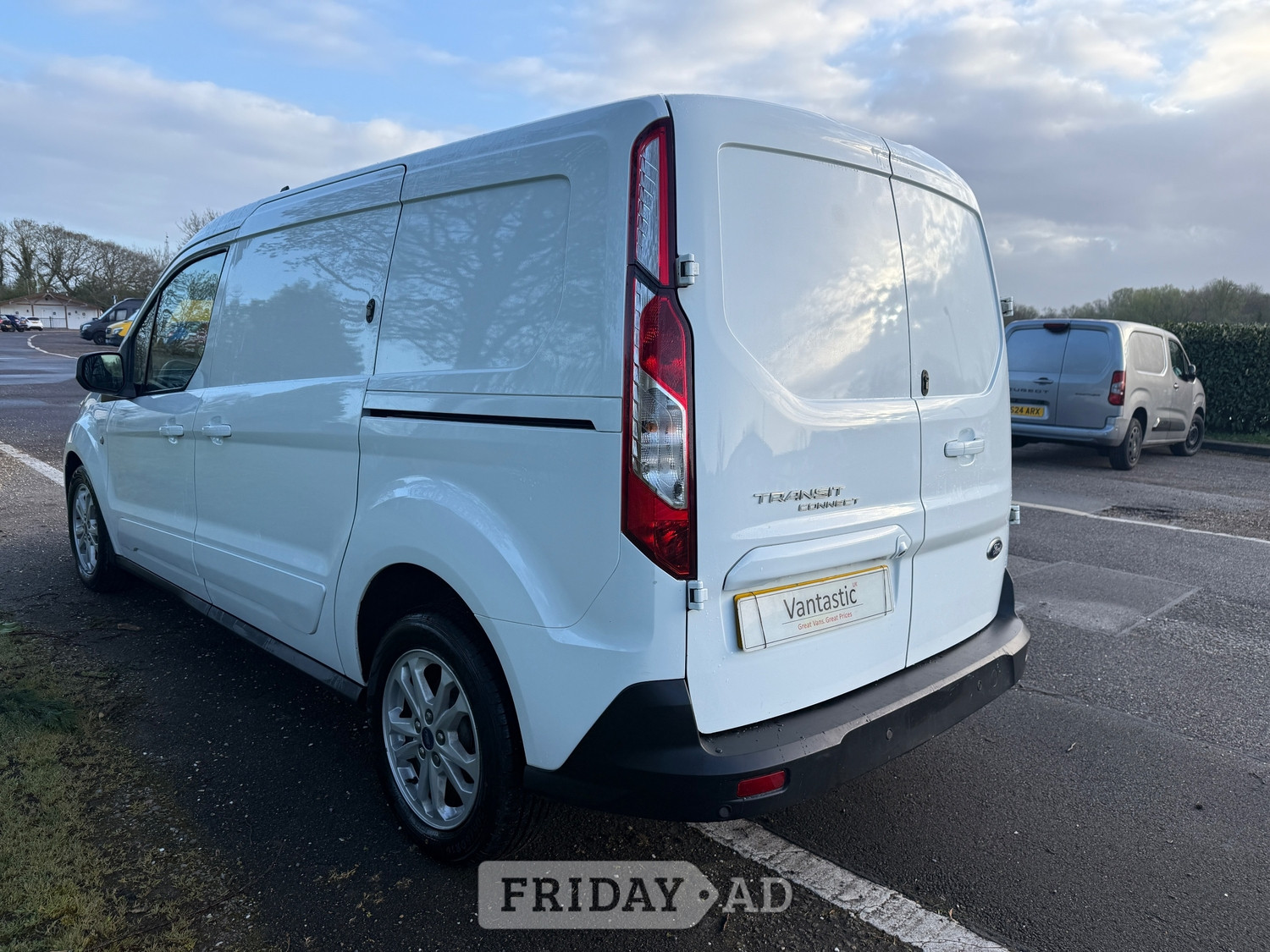 [ berth ]Ford Transit Connect