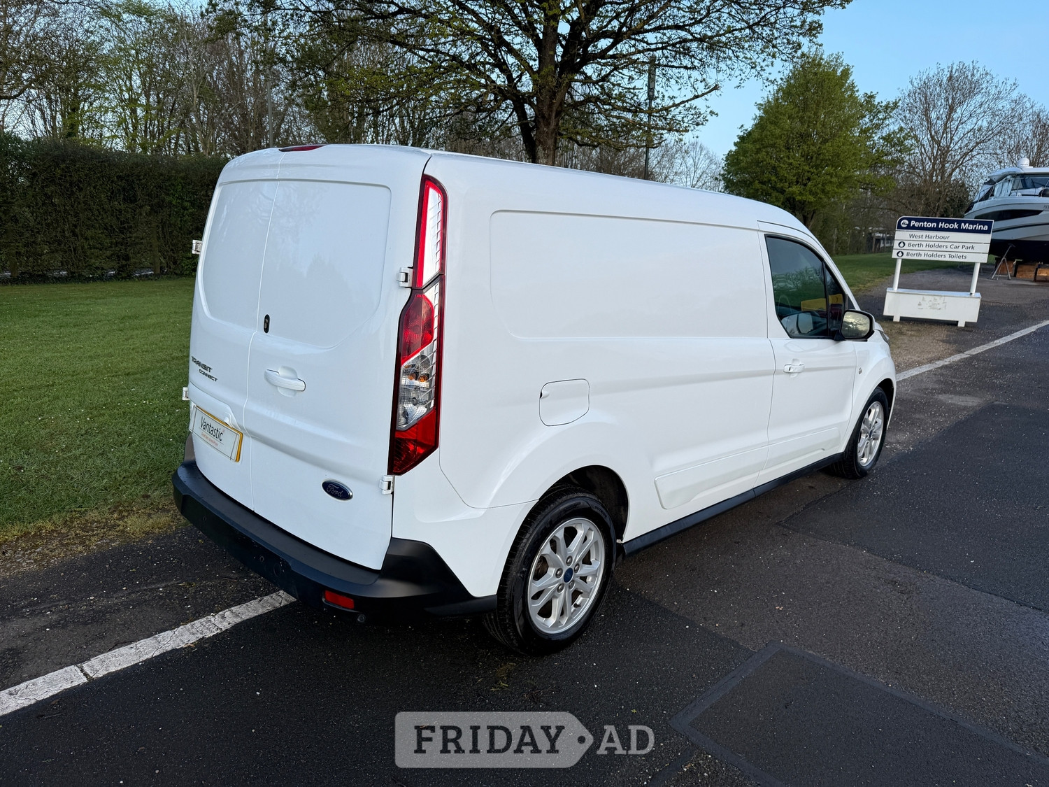 Ford Transit Connect 2022 - Vans & Commercial Vehicles in Chertsey