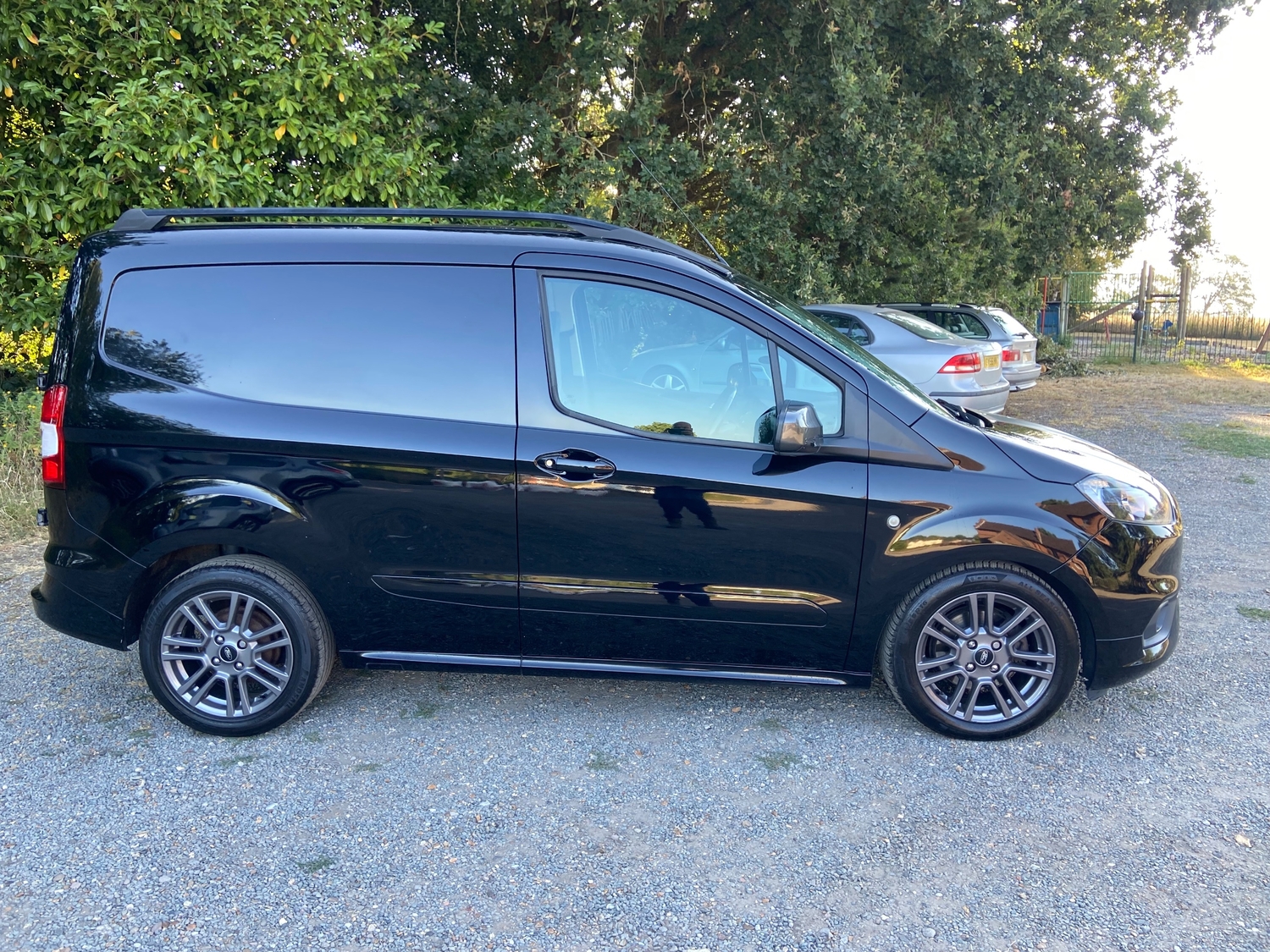 [ berth ]Ford Transit Courier