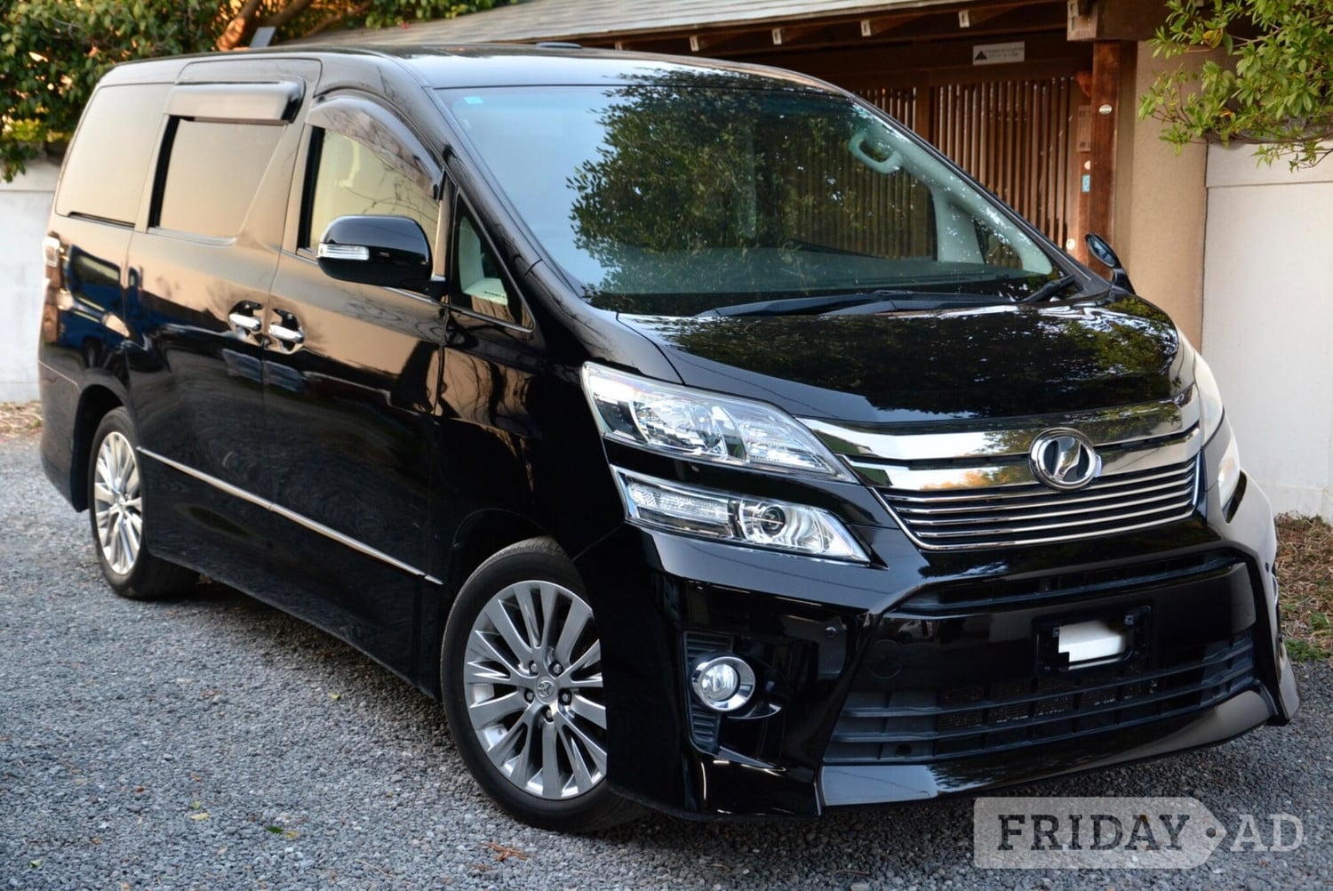Toyota Vellfire 2013 in Chingford