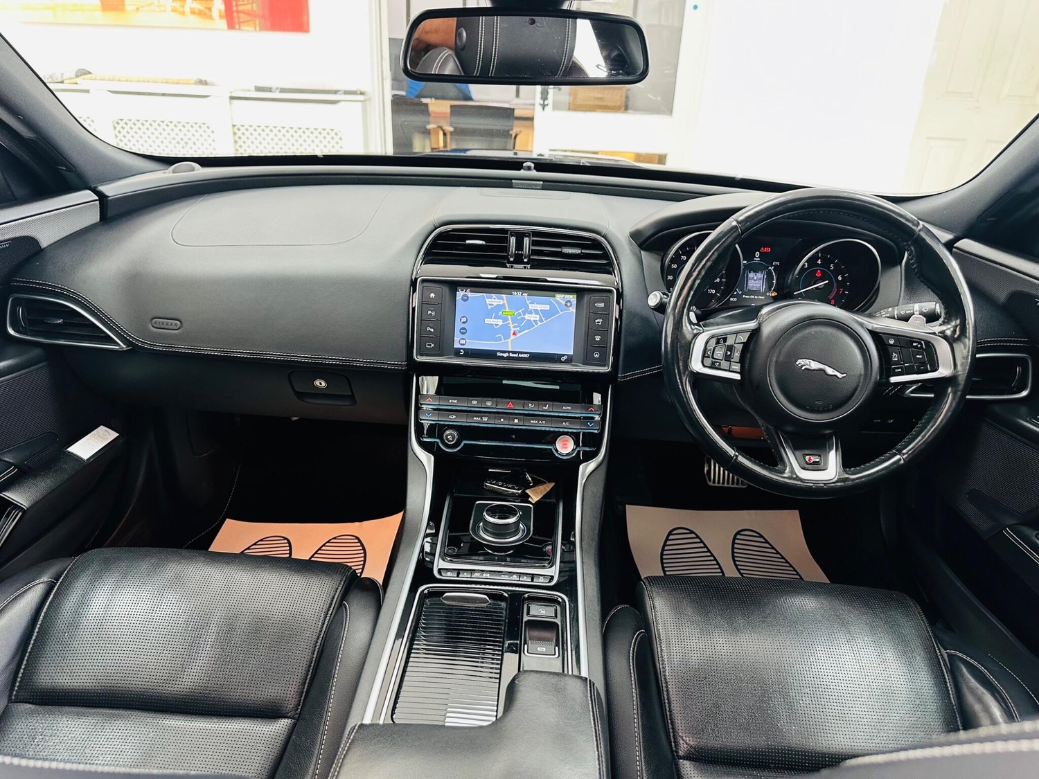 [ berth ]Jaguar XE