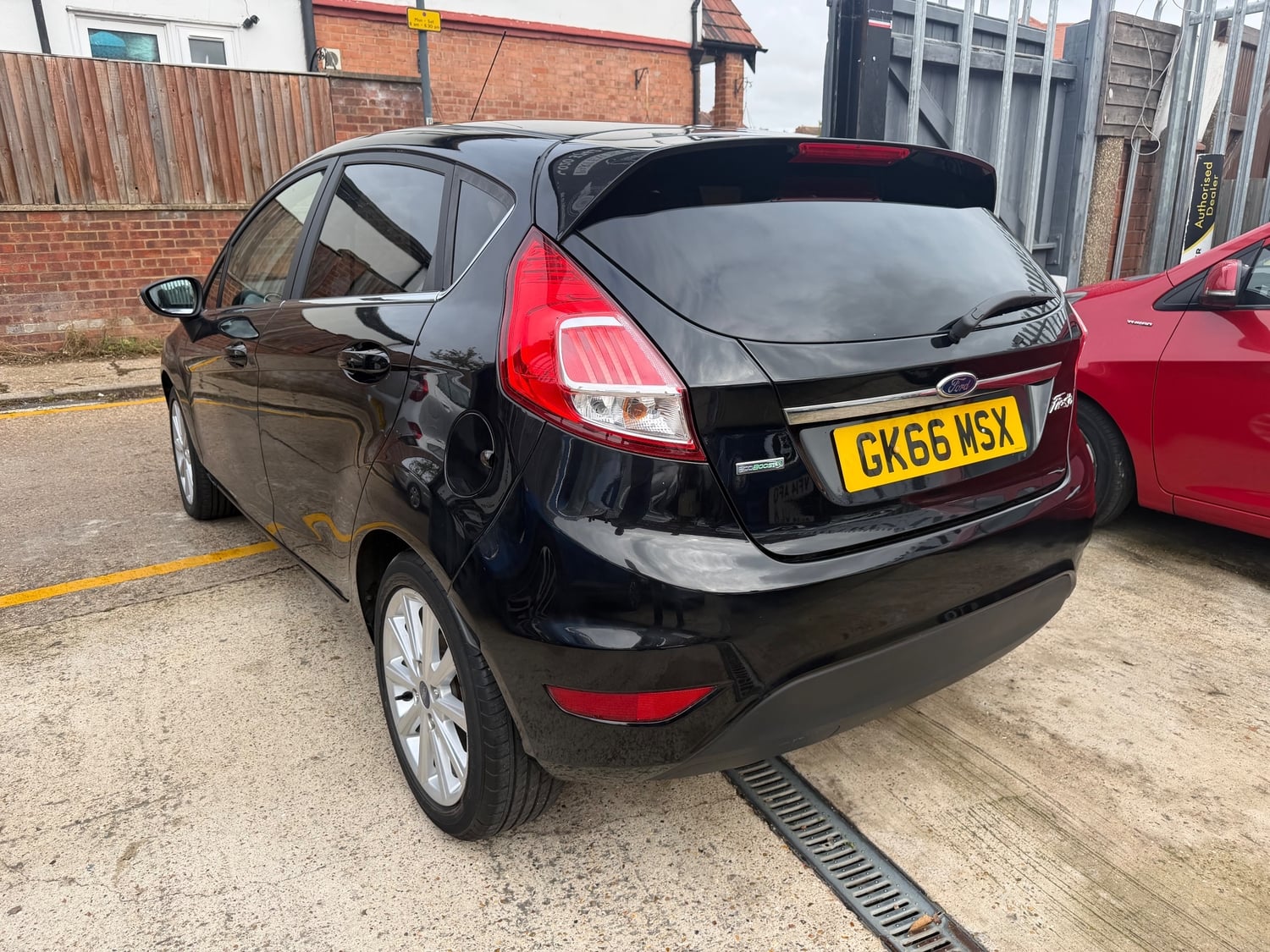 Ford Fiesta 2016 - Cars in Wembley