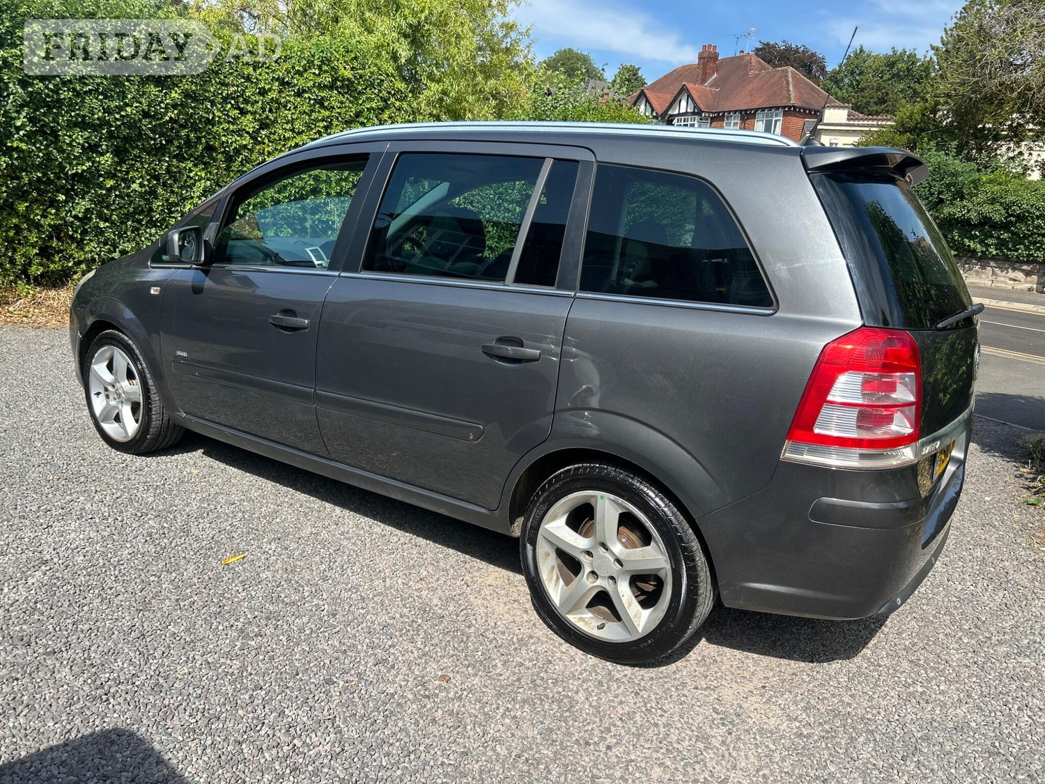 Vauxhall Zafira 2010 - Cars in Warwick
