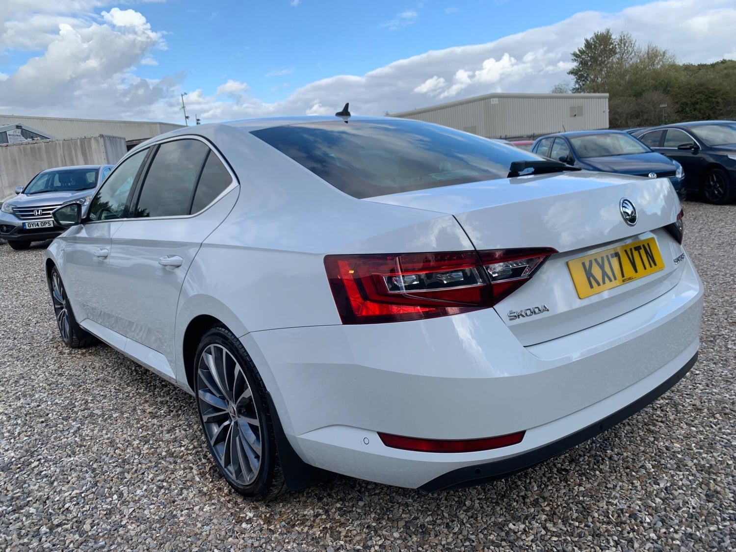 Skoda Superb 2017 - Cars