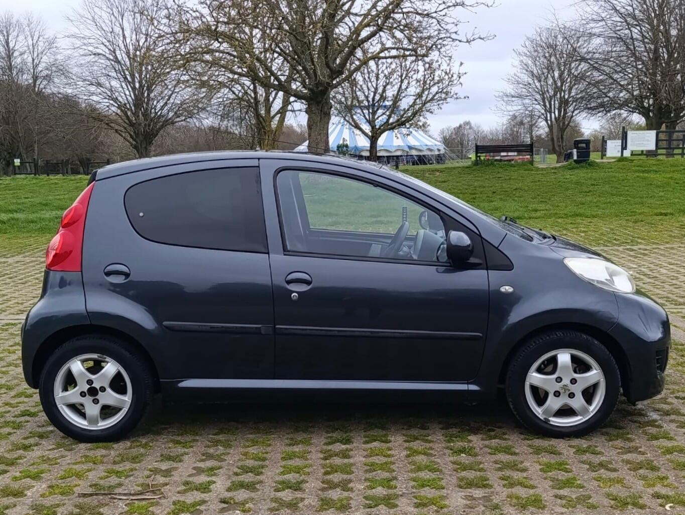 Peugeot 107 2010 - Cars