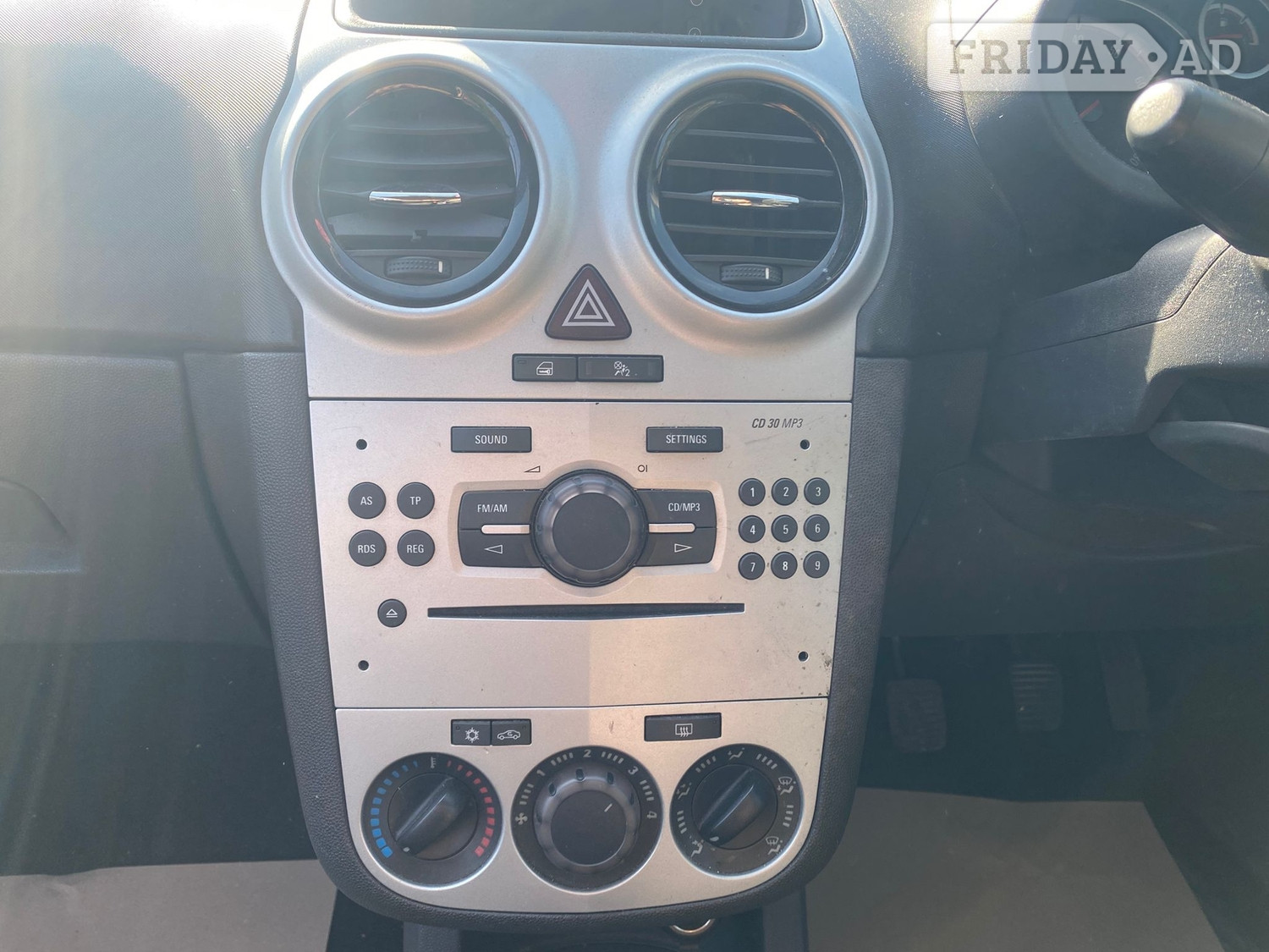 [ berth ]Vauxhall Corsa