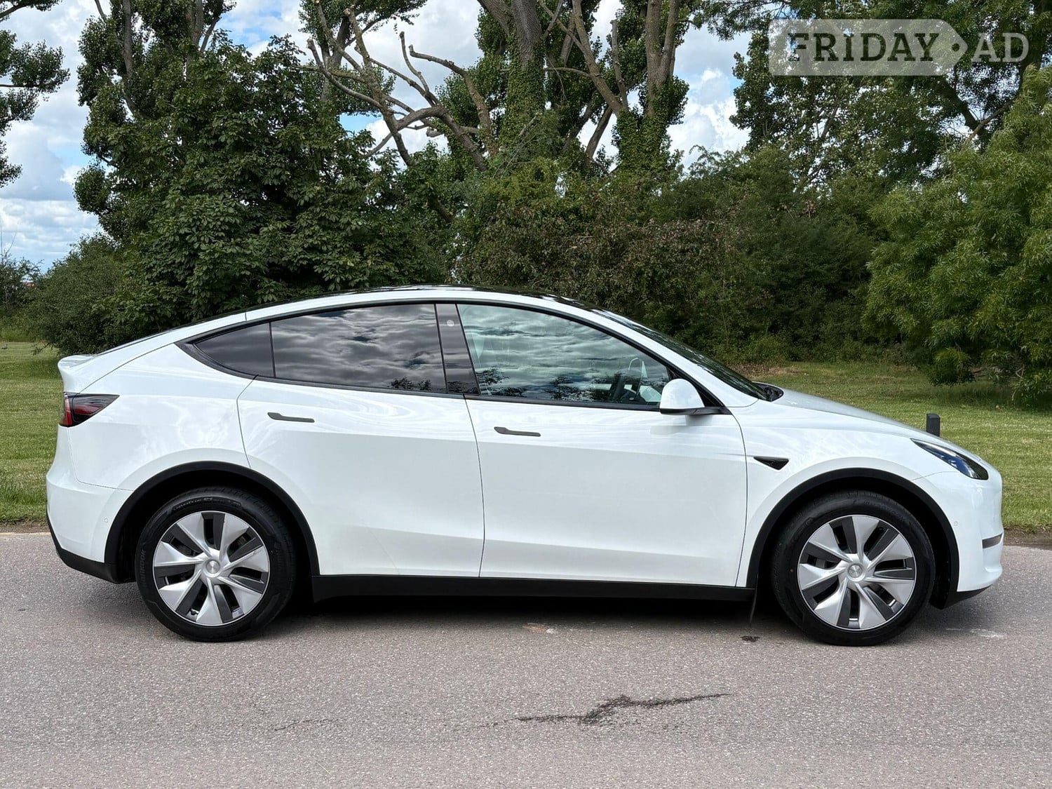 [ berth ]Tesla Model Y