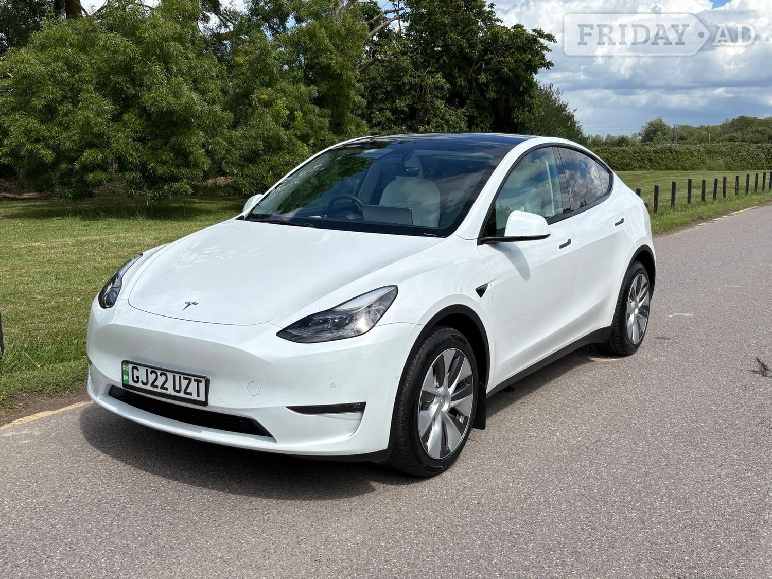 Tesla Model Y 2022 - Cars