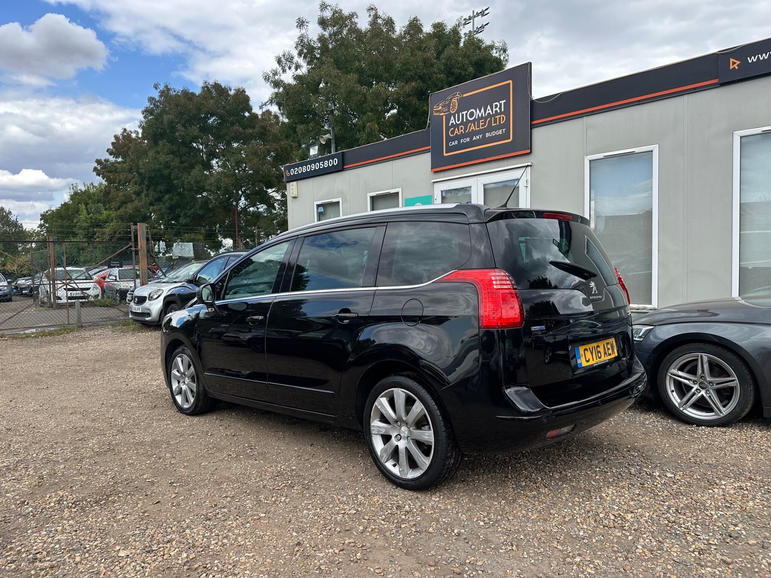 Peugeot 5008 2016 - Cars in Sunbury-On-Thames