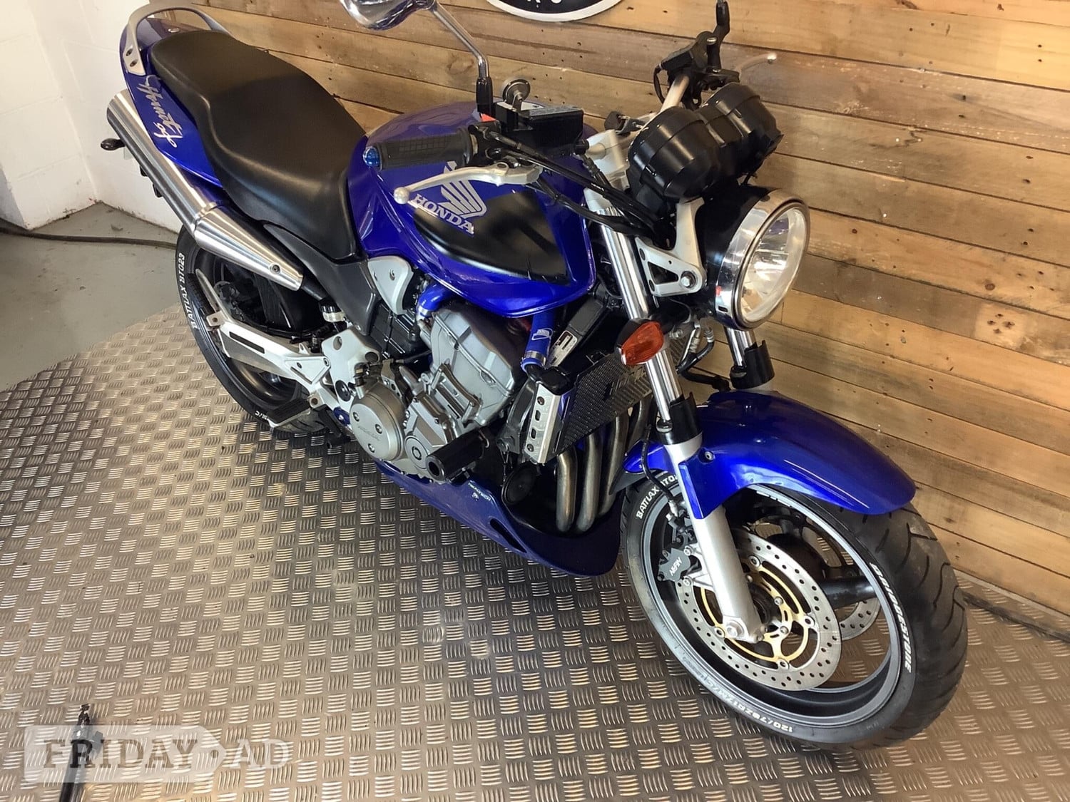 Honda CB 2002 - Motorbikes, Scooters & Quads