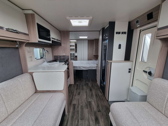 Swift Conqueror Grande 645 2026