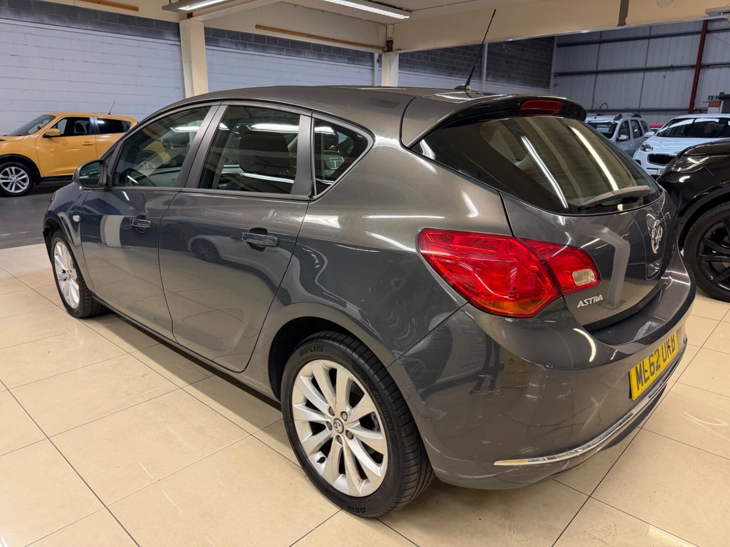 Vauxhall Astra 2012 - Cars