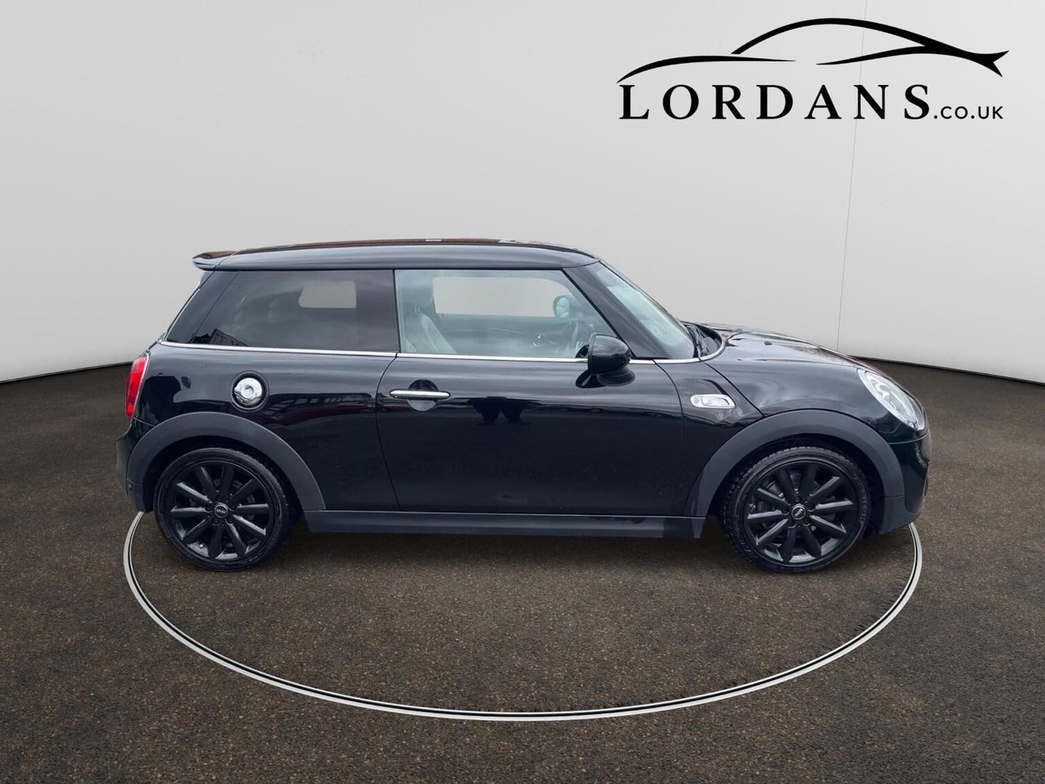 Mini Hatch 2017 - Cars in Banstead