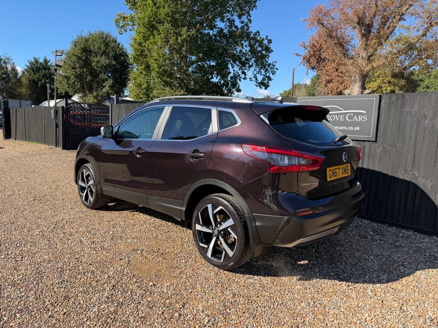 Nissan Qashqai 2017 - Cars in Addlestone