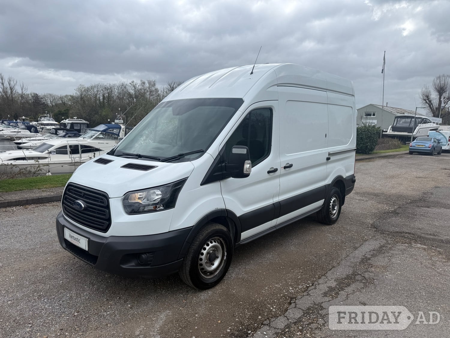 Ford Transit 2018 in Chertsey