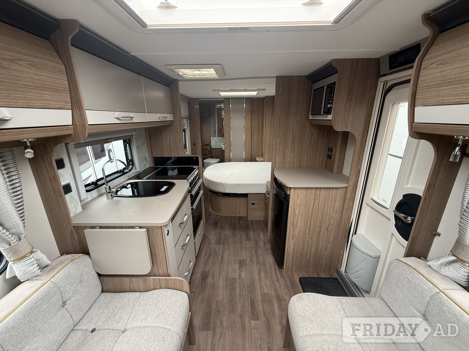 [4 berth ]Coachman VIP 575