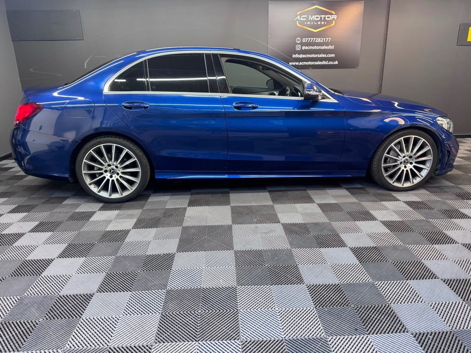 [ berth ]Mercedes-Benz C Class