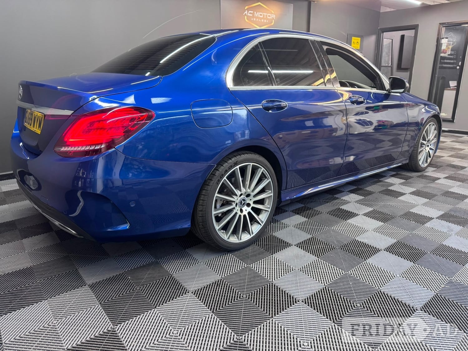 Mercedes-Benz C Class 2019 - Cars in Chertsey