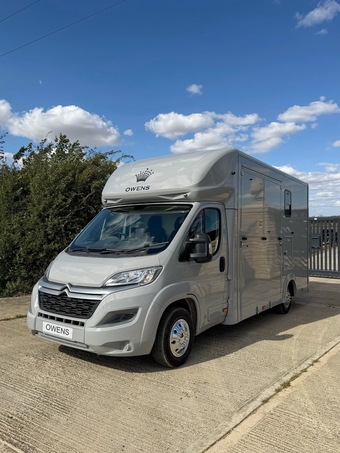 Owens Evolution | Porsche Crayon Grey | 73 Plate | 3.5T Vauxhall Movano Horsebox