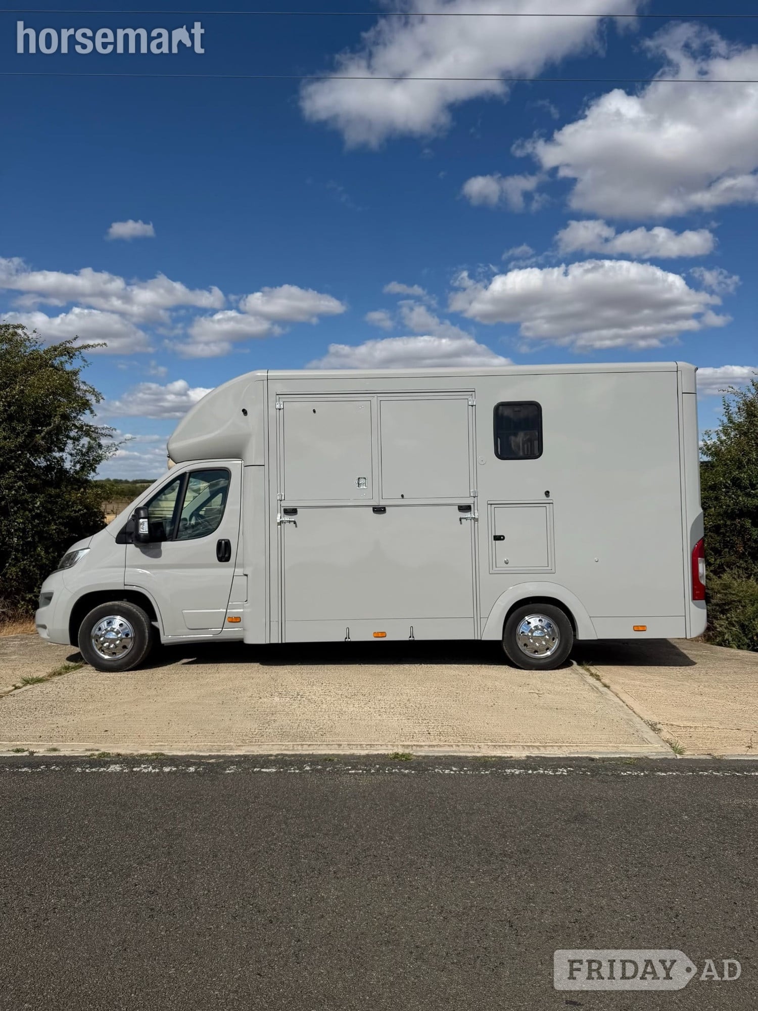 Owens Evolution | Porsche Crayon Grey | 73 Plate | 3.5T Vauxhall Movano Horsebox - Trailers & Horseboxes in Alconbury Weston