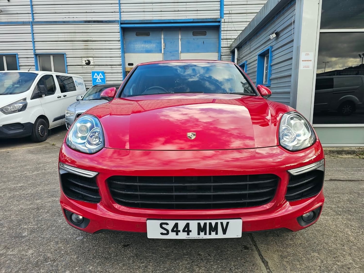 [ berth ]Porsche Cayenne