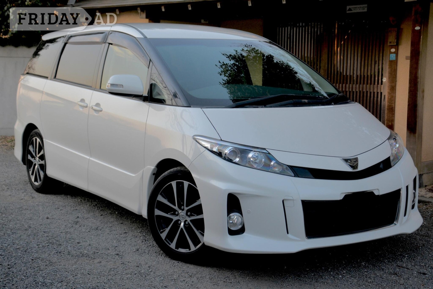 Toyota Estima 2014 in Chingford
