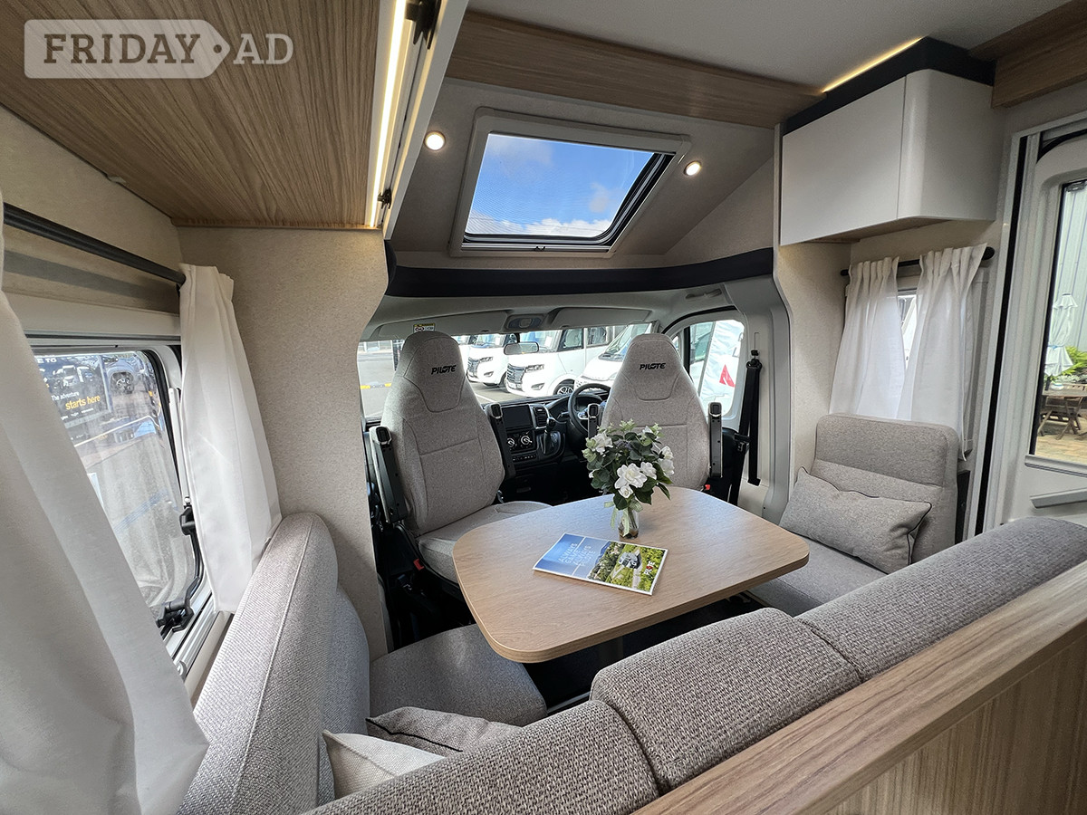 [2 berth ]Pilote Pacific P690GJ Expression