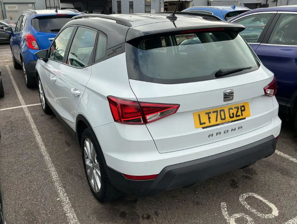[ berth ]SEAT Arona