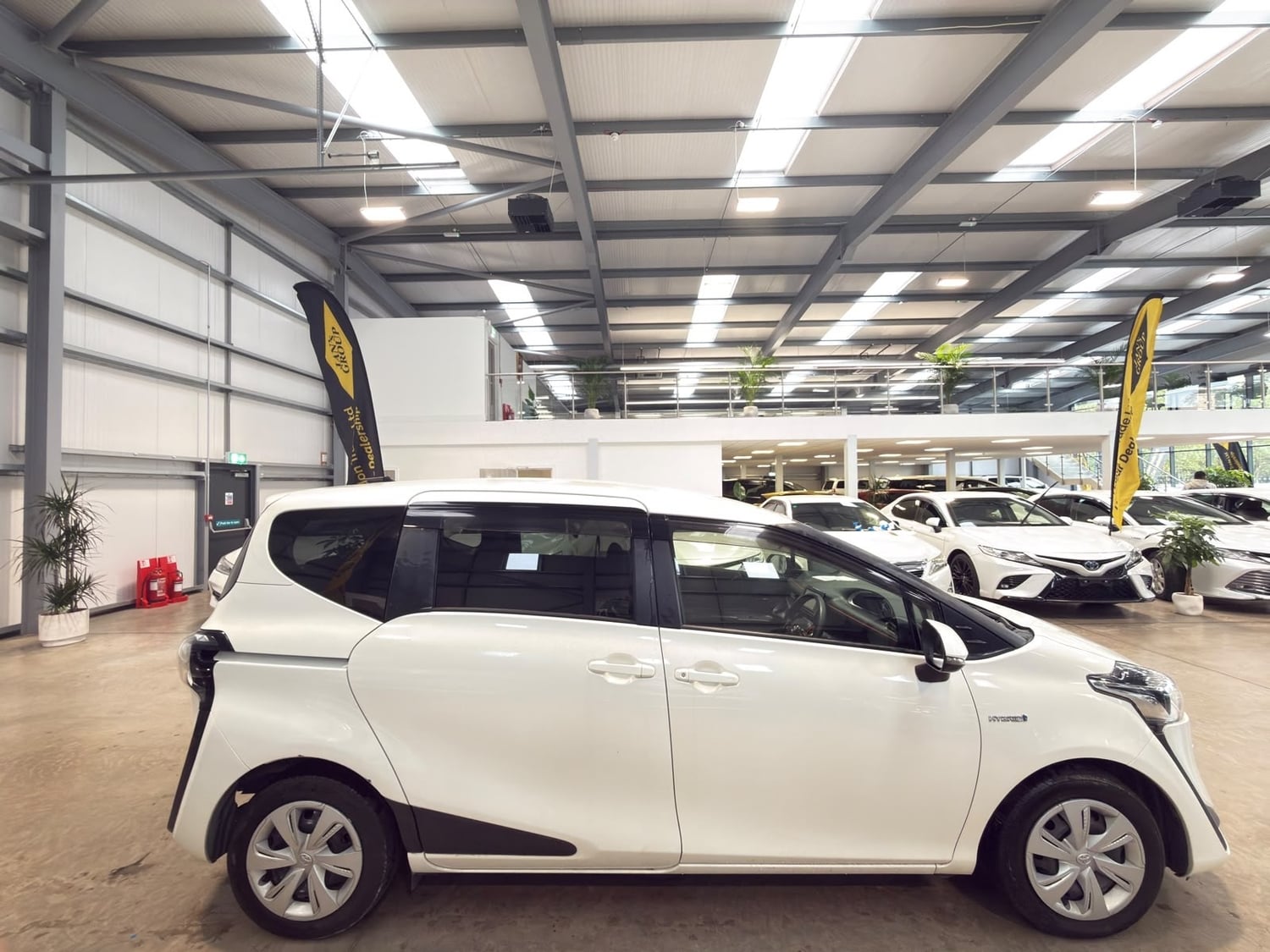 Toyota Sienta Reading