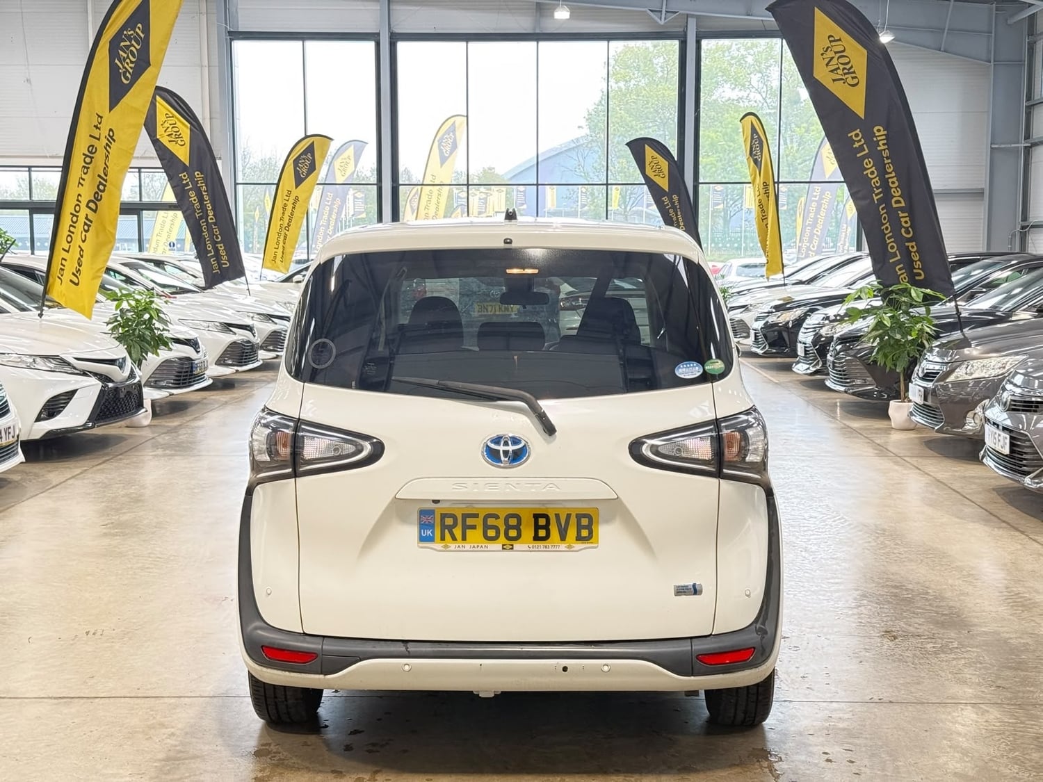 Toyota Sienta 2018 - Cars in Reading