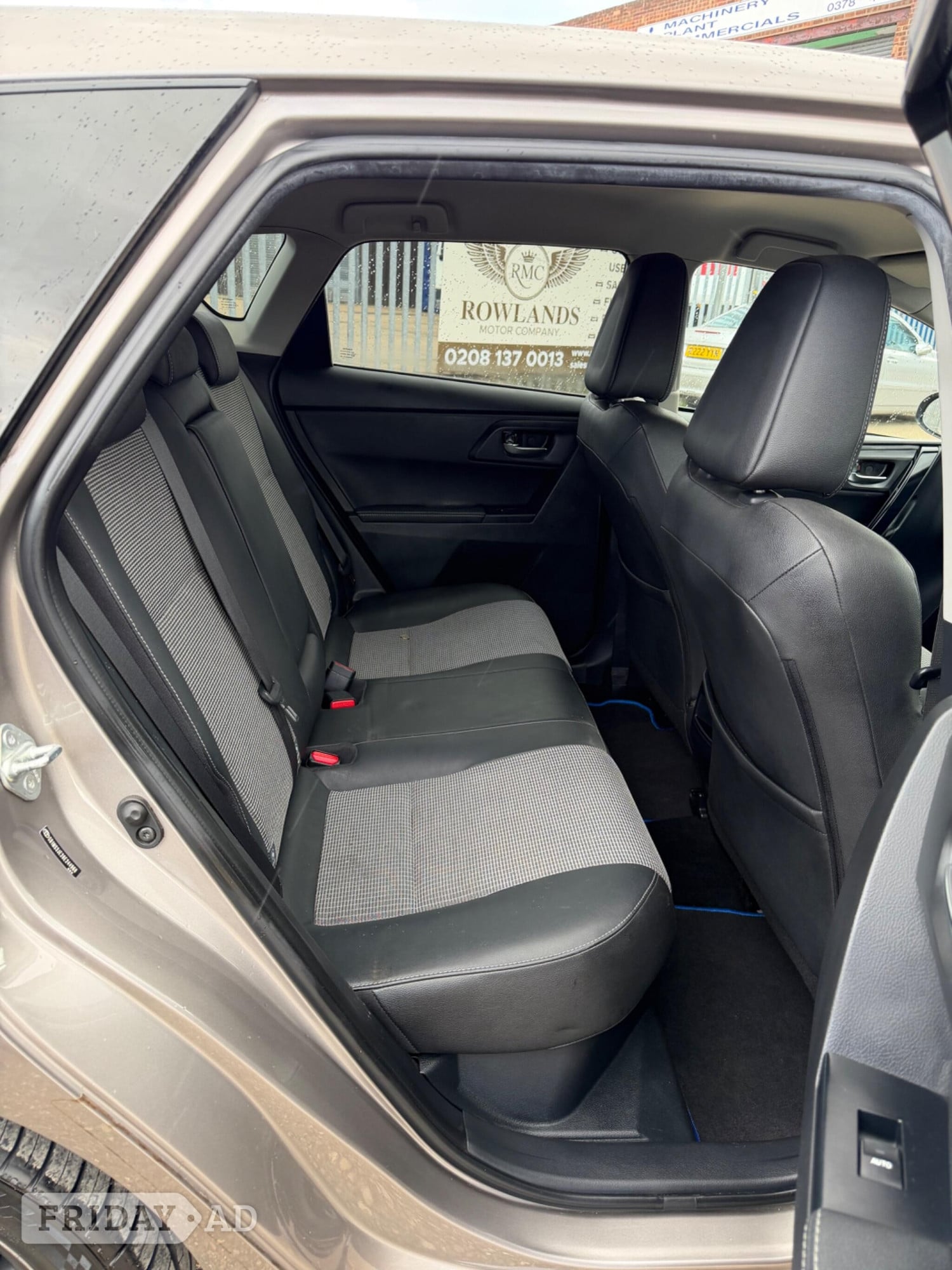 Toyota Auris 2016 - Cars in Havering