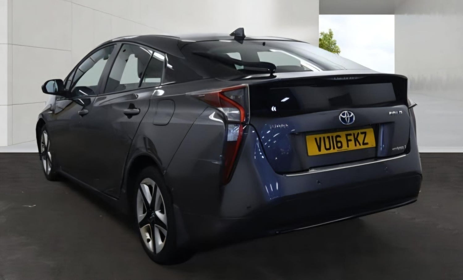 Toyota Prius 2016 - Cars