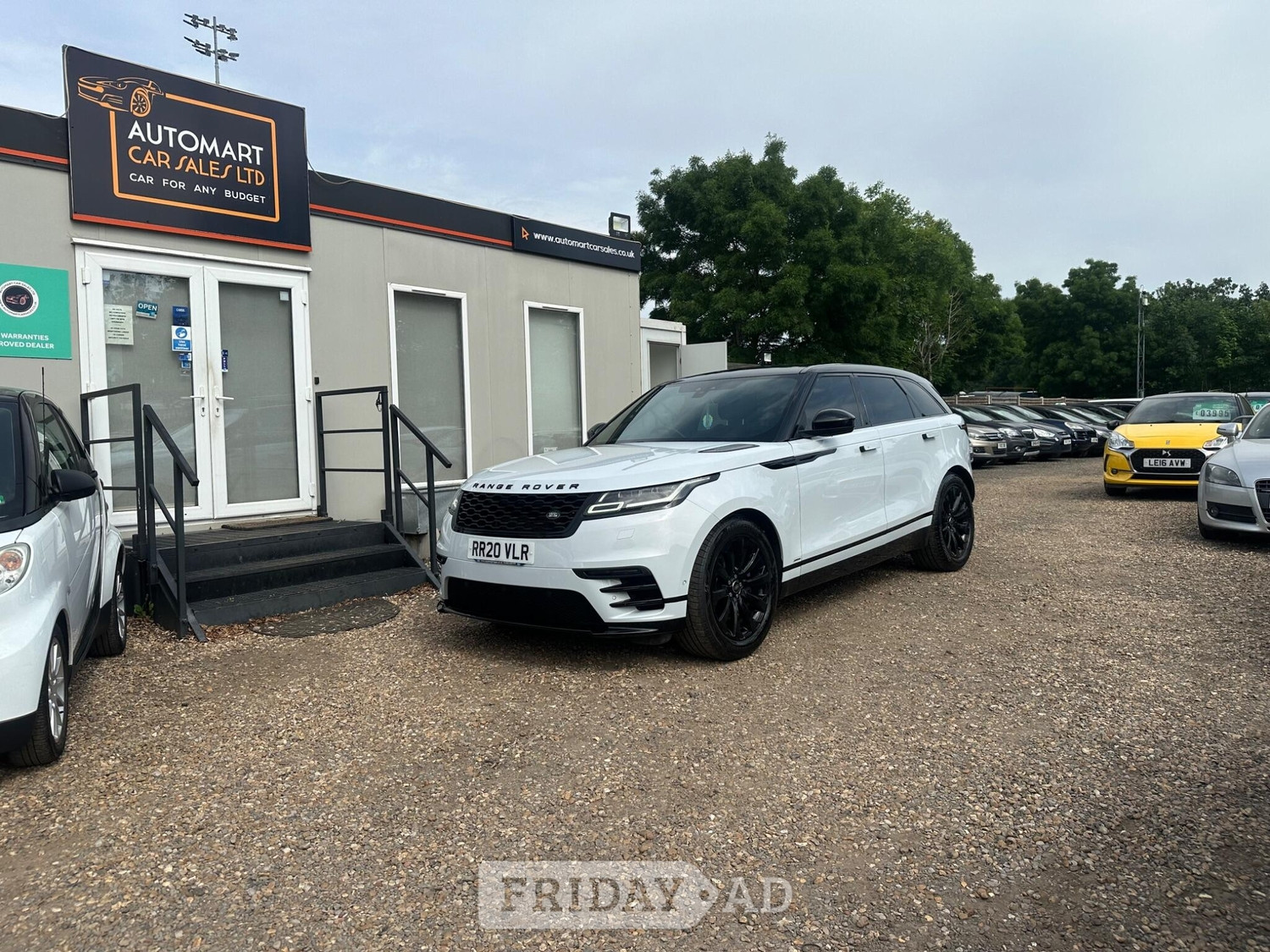 [ berth ]Land Rover Range Rover Velar