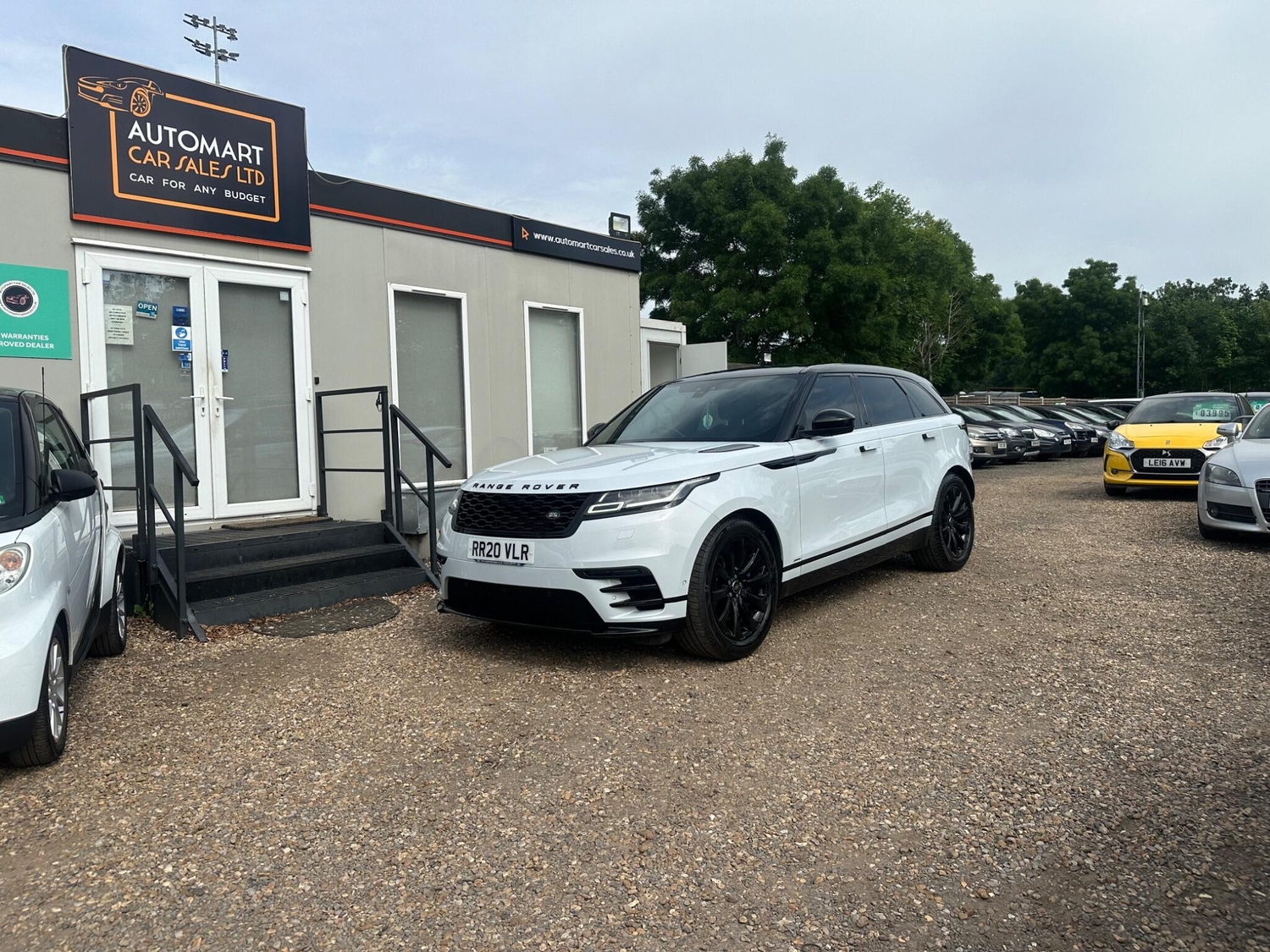 [ berth ]Land Rover Range Rover Velar