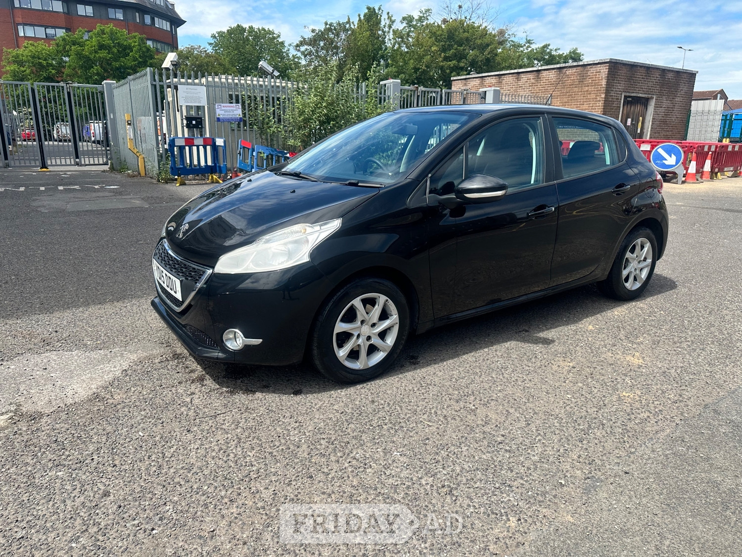 Peugeot 208 2015 - Cars in Slough
