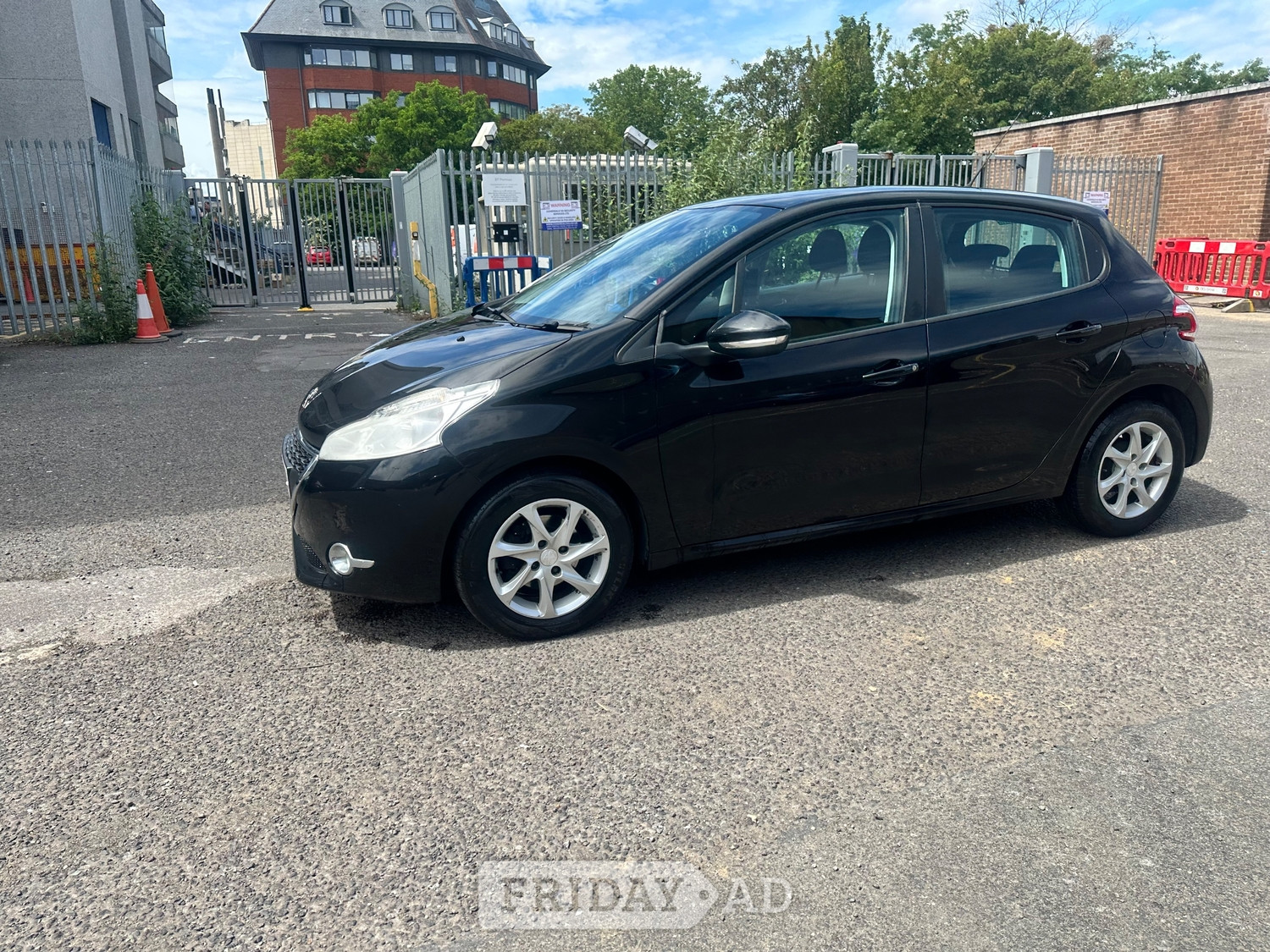 [ berth ]Peugeot 208