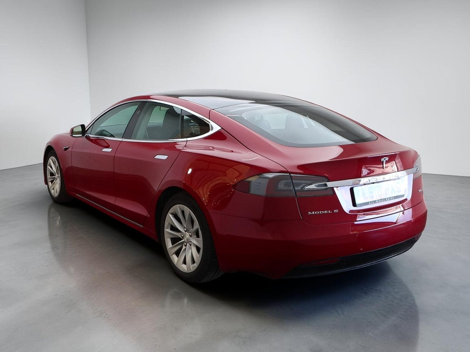 Tesla Model S 2018 - Cars in Bolton