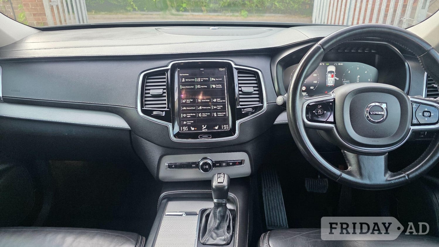 Volvo XC90 2017 - Cars in Leighton Buzzard