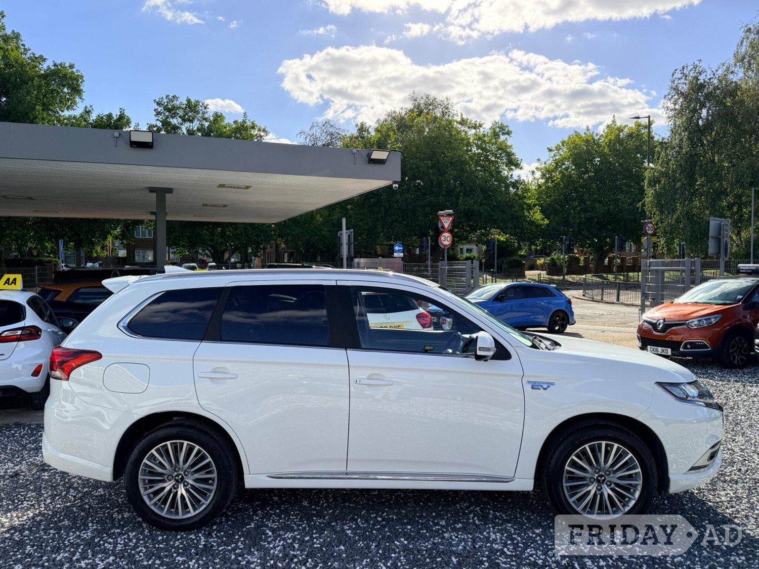 Mitsubishi Outlander 2019 - Cars in Bedford