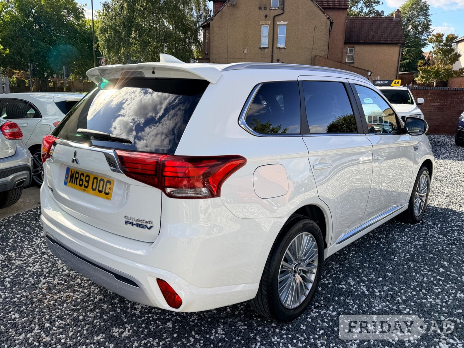 Mitsubishi Outlander 2019 - Cars