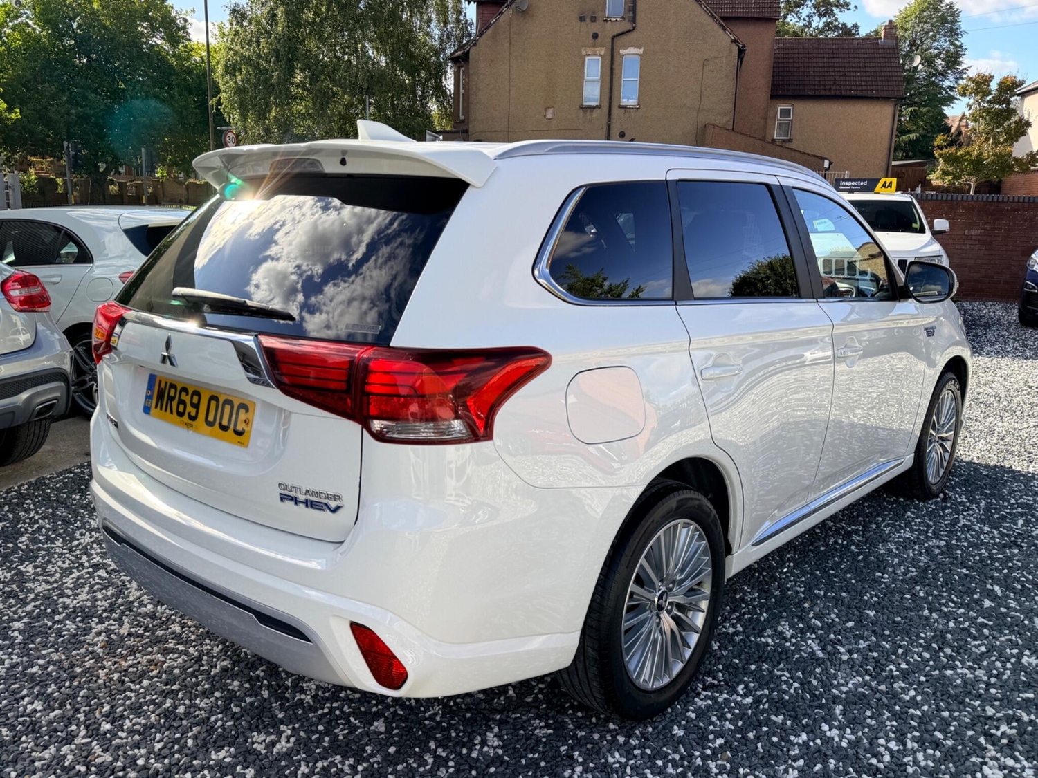 Mitsubishi Outlander 2019 - Cars
