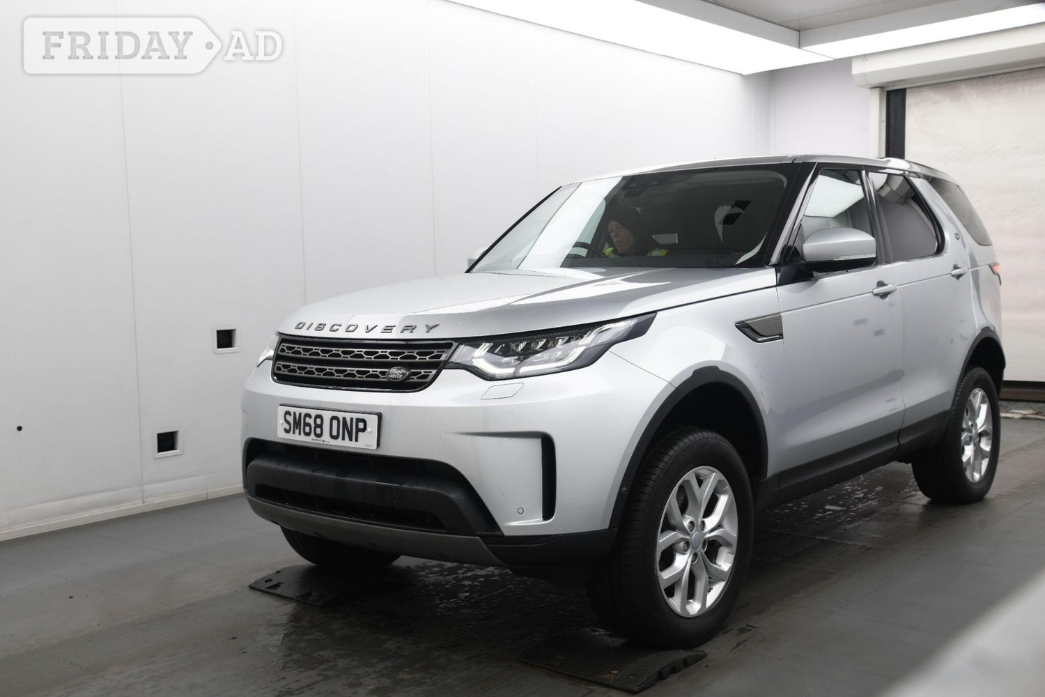 Land Rover Discovery 2018 in Stockport