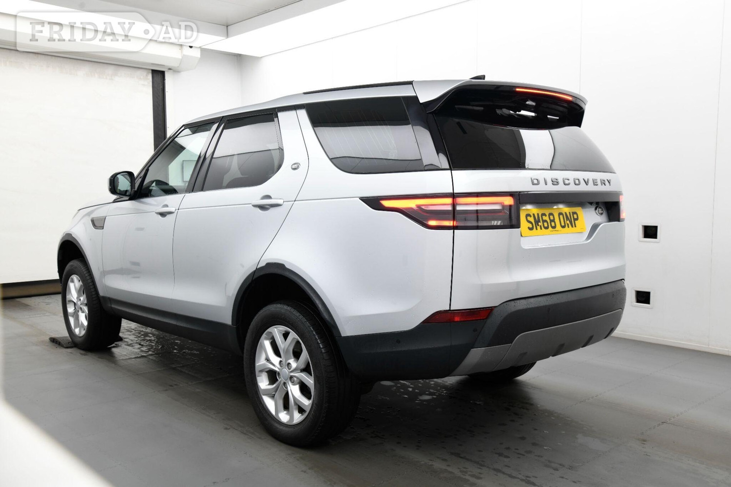 [ berth ]Land Rover Discovery