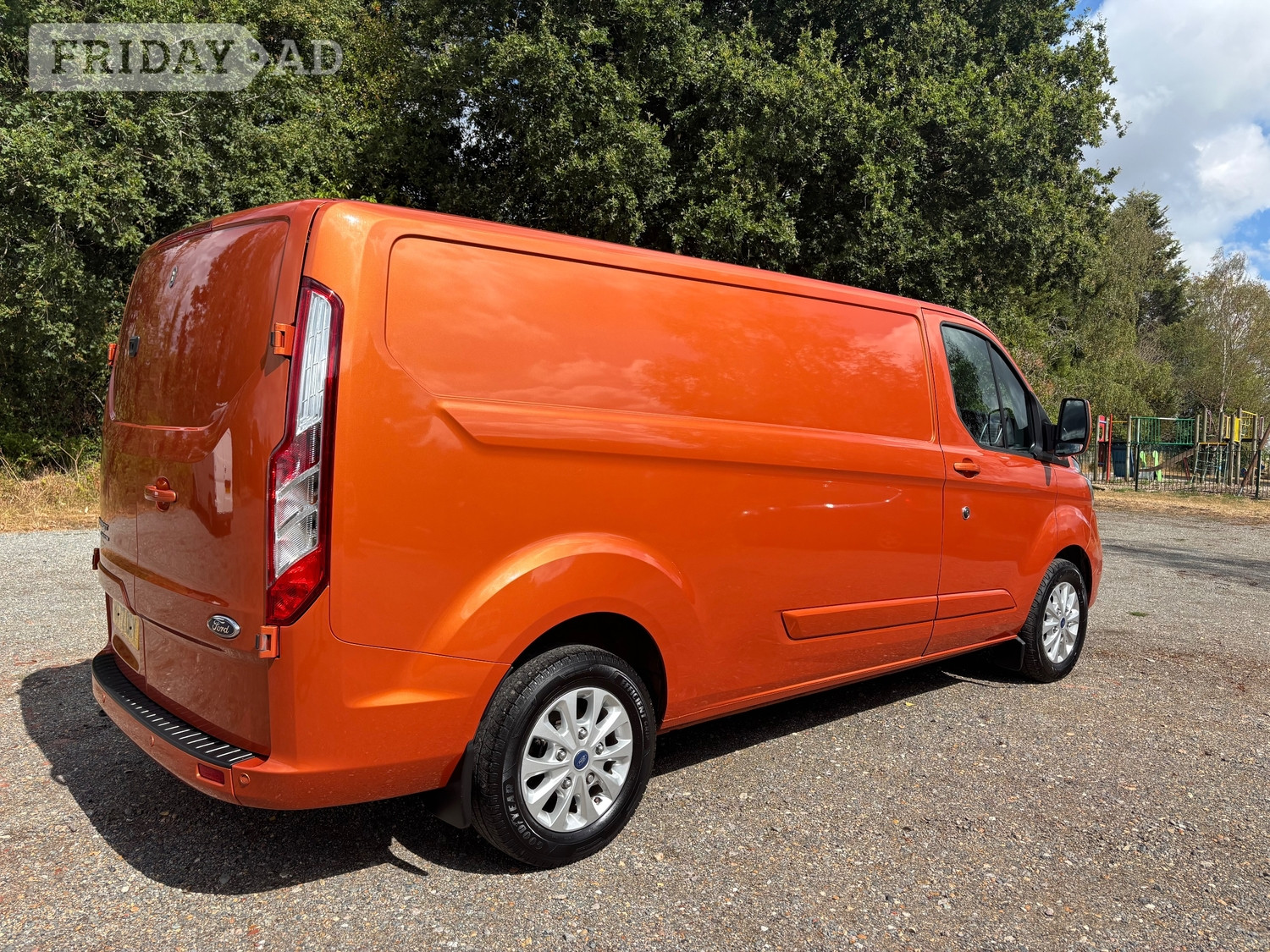 [ berth ]Ford Transit Custom